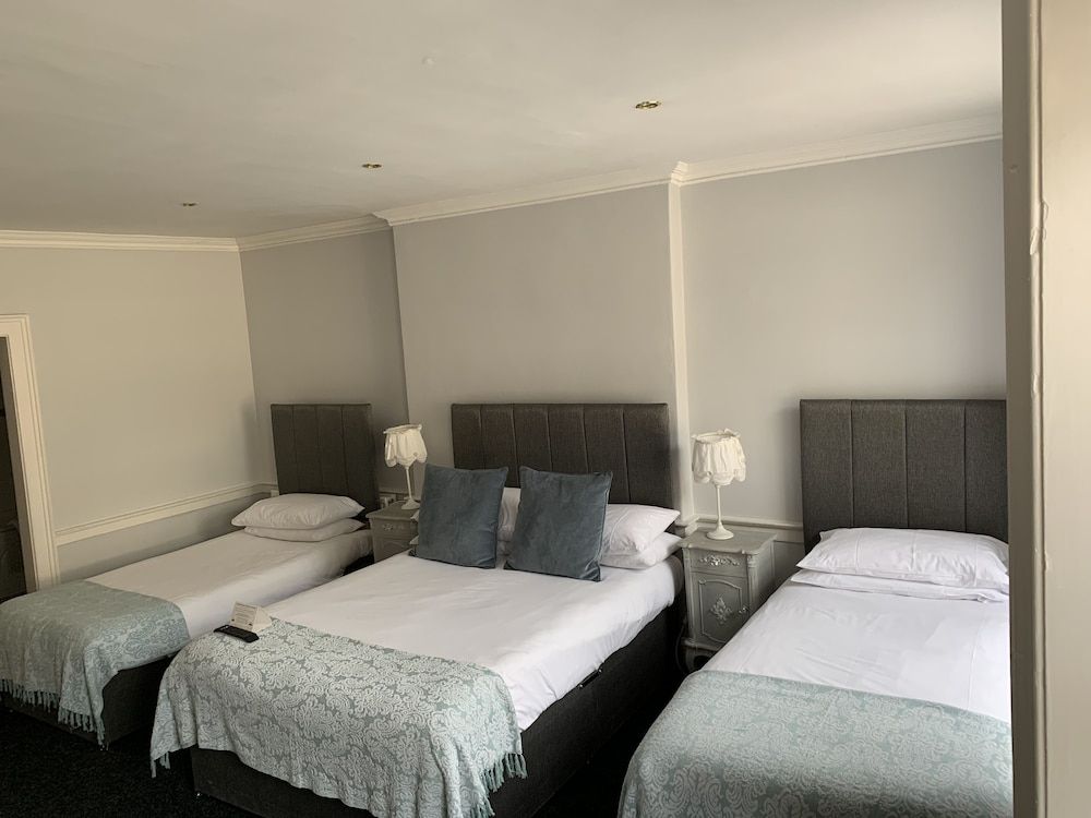 Bide Collective Quadruple Room, Ensuite 3