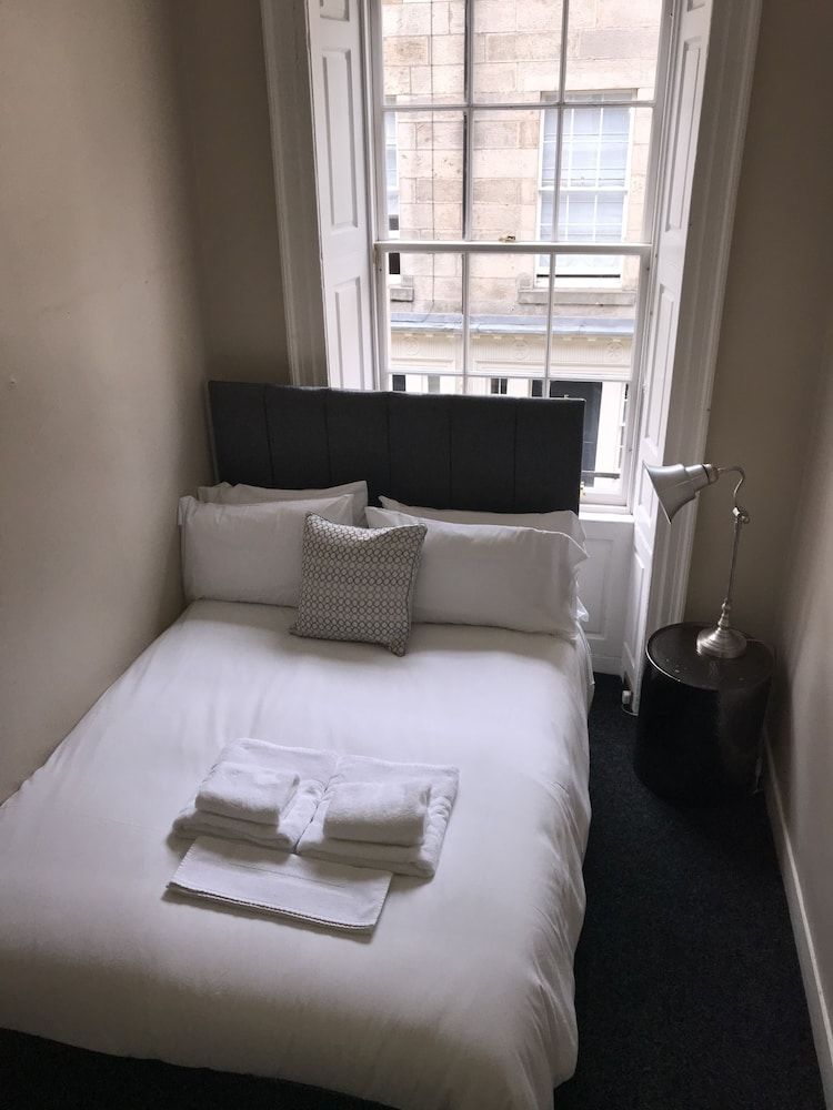 Bide Collective Double Room, Shared Bathroom (Small) 2