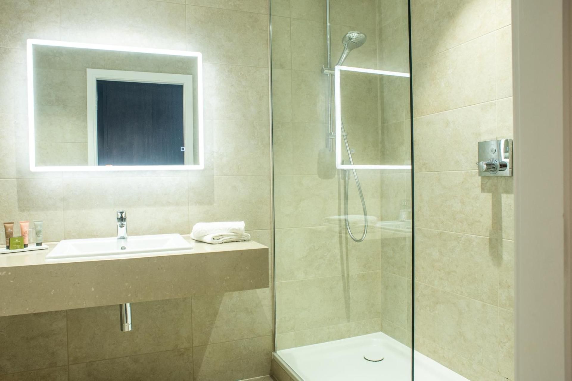 Crow Wood Hotel & Spa Resort Luxury Twin Room 7