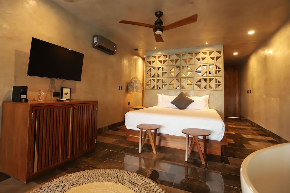 Amainah Bacalar Hotel Boutique - Adults Only Deluxe Room, 1 King Bed, Bathtub, Lagoon View