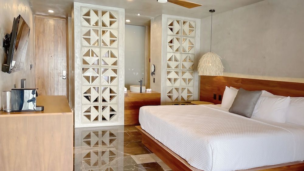 Amainah Bacalar Hotel Boutique - Adults Only Deluxe Room, 1 King Bed, Balcony, Lagoon View 2