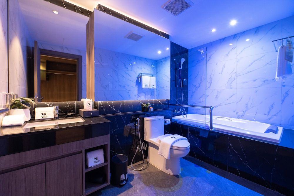 Moose Hotel Nimman Superior Twin Bed 7