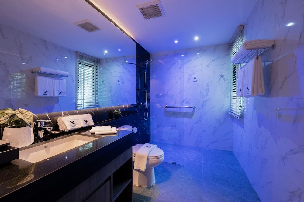 Moose Hotel Nimman Standard Family King Bed with Bunk Bed 6