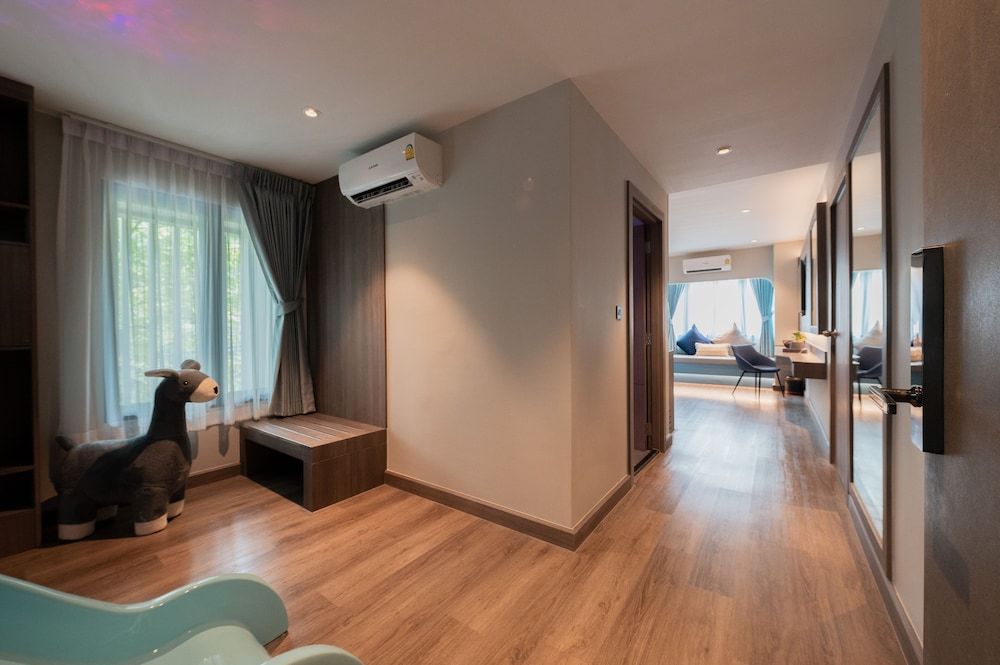 Moose Hotel Nimman Standard Family King Bed with Bunk Bed 7