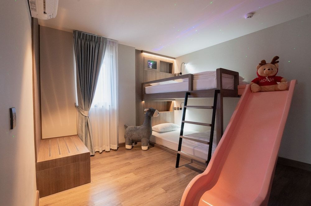 Moose Hotel Nimman Standard Family King Bed with Bunk Bed 3