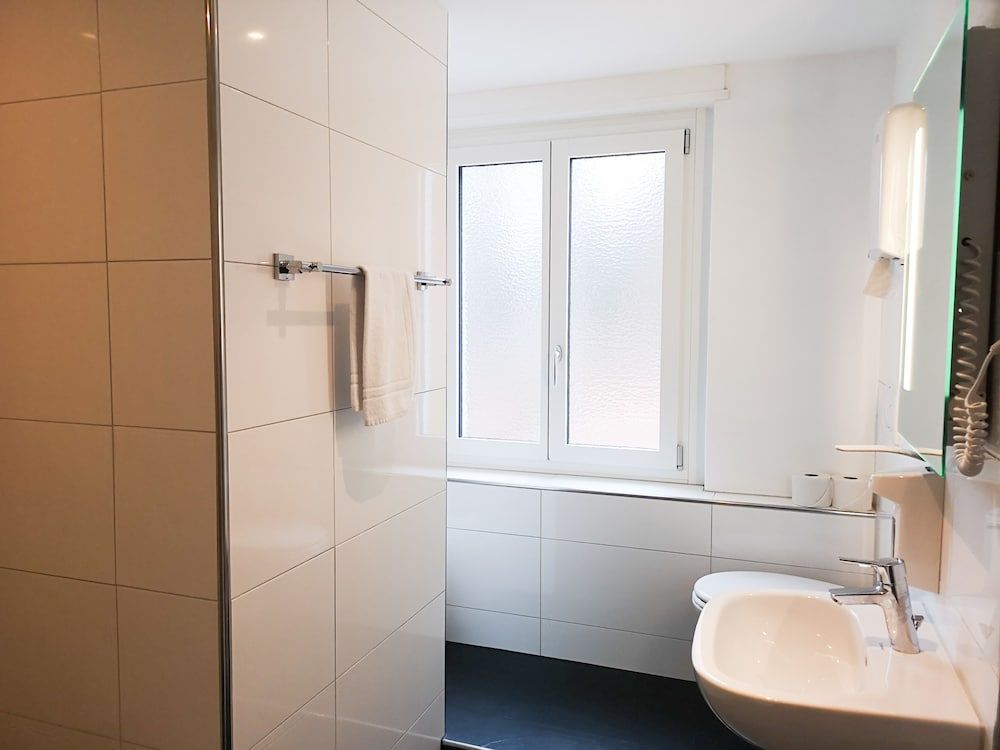 Hotel Sonnenberg Double Room, Shared Bathroom 3