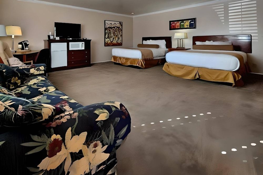 Econo Lodge Inn & Suites Vernal near Dinosaur Monument