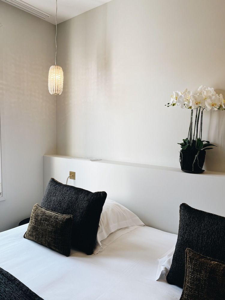 City Triple Room