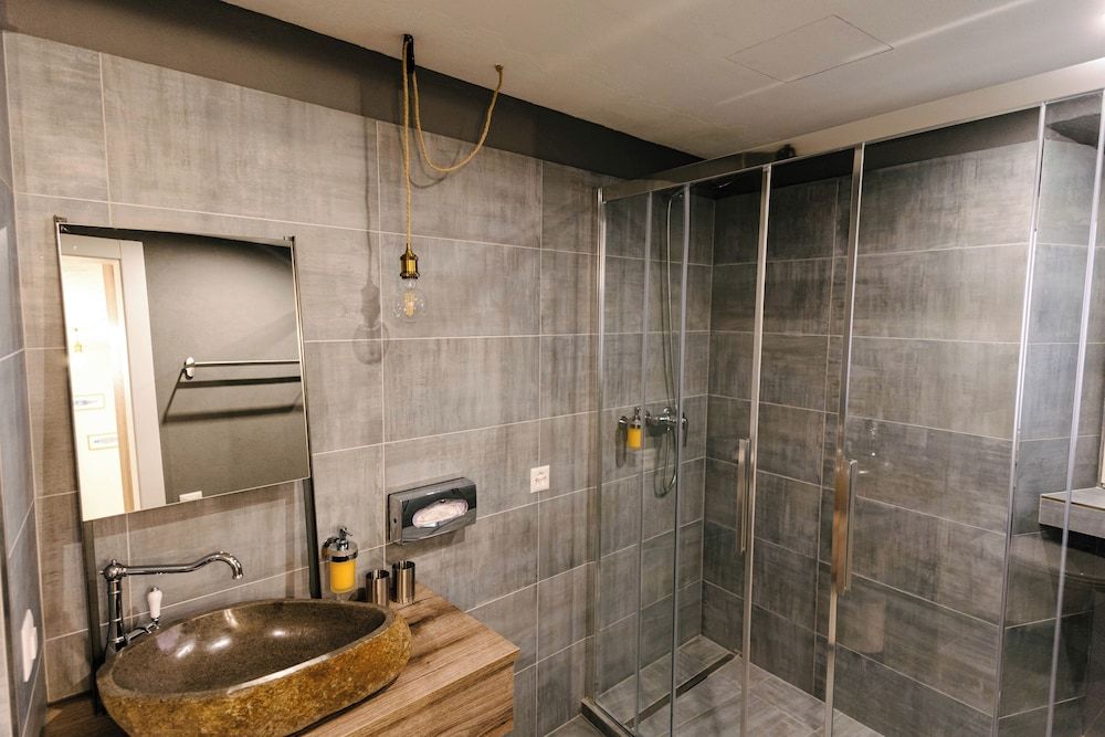 Seven Boutique Hotel Family Room, Non Smoking 6