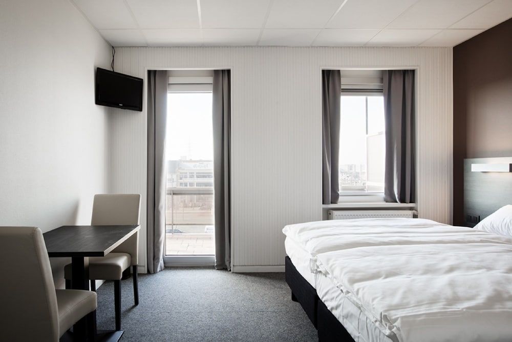 undefined Antwerp Harbour Hotel 5