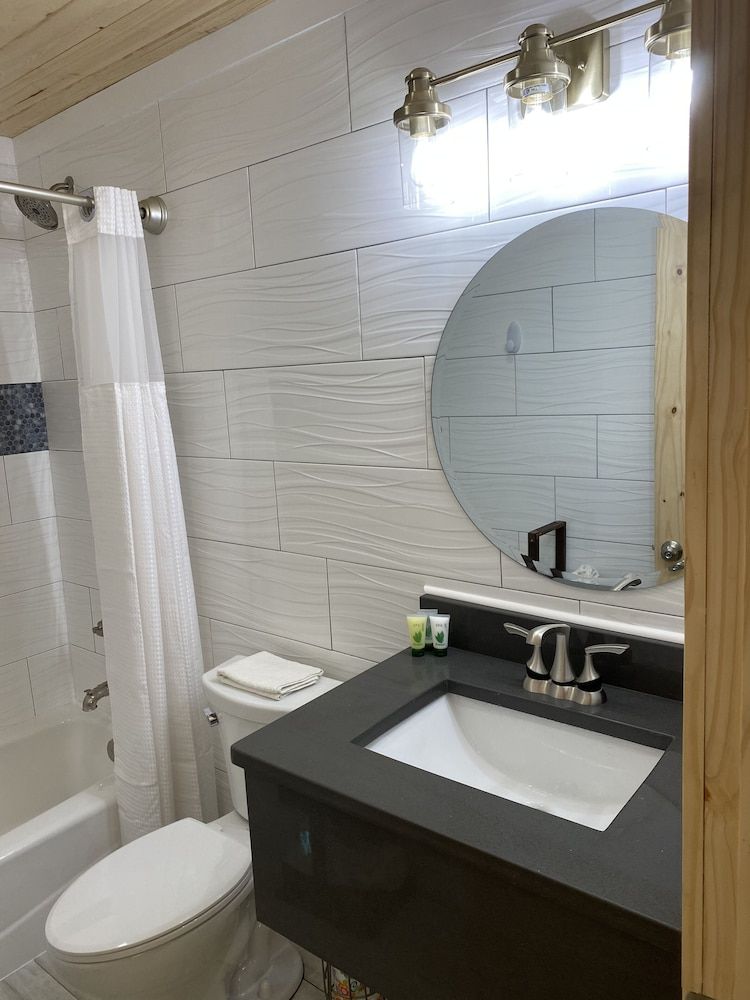 Gulf Coast Inn Premium Single Room, 1 King Bed, Non Smoking 7