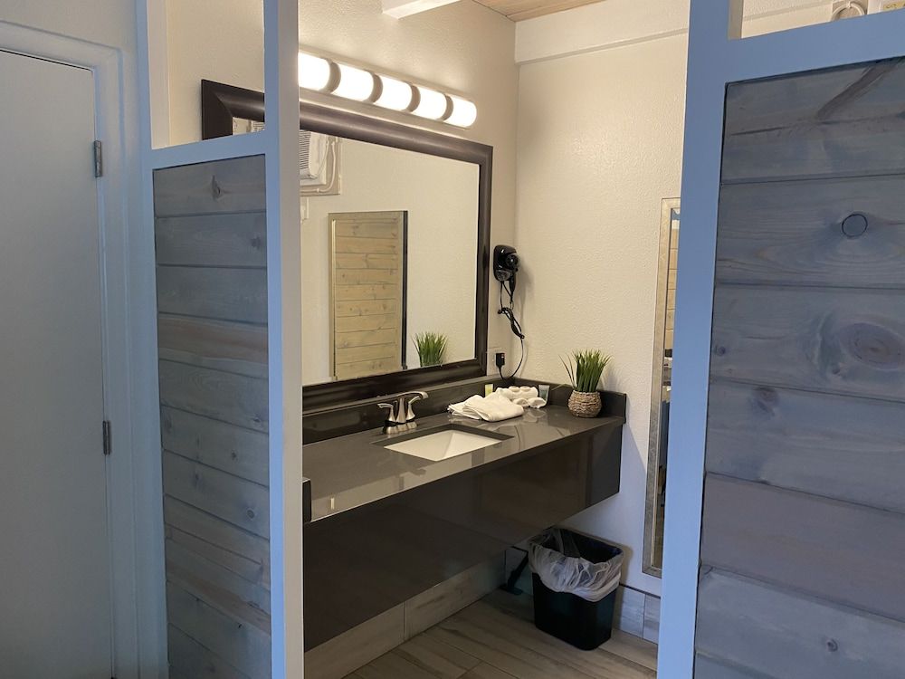 Gulf Coast Inn Standard Double Room, 2 Double Beds, Non Smoking 8