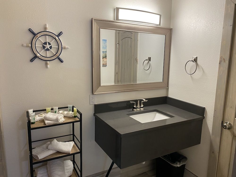 Gulf Coast Inn Standard Double Room, 2 Double Beds, Non Smoking 16