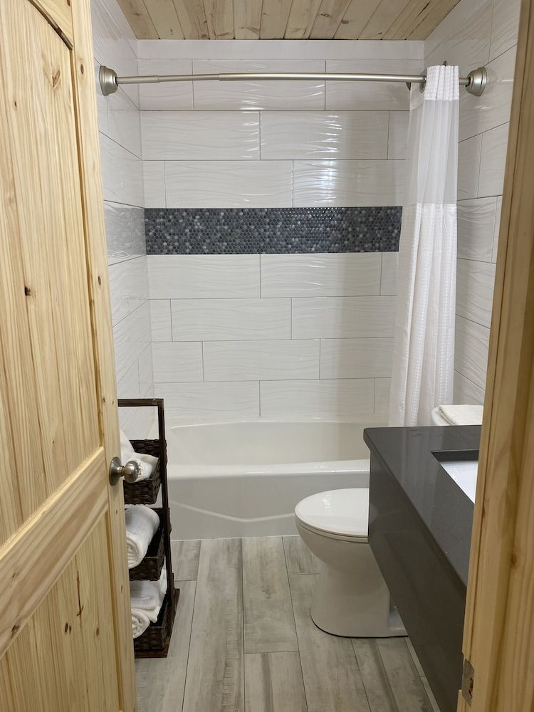 Gulf Coast Inn Premium Single Room, 1 King Bed, Non Smoking 5