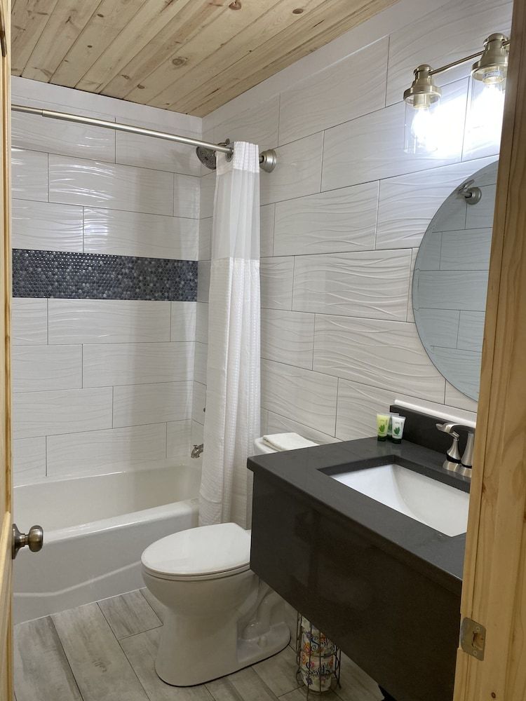 Gulf Coast Inn Premium Single Room, 1 King Bed, Non Smoking 6