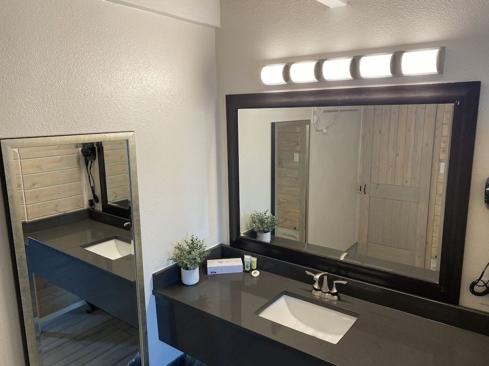 Gulf Coast Inn Standard Double Room, 2 Double Beds, Non Smoking 6