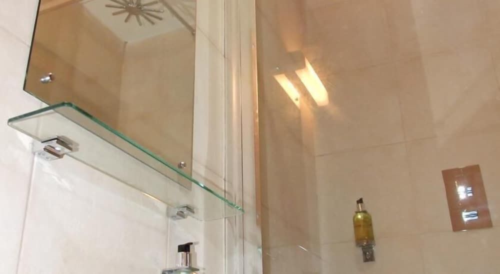 Leith House Classic Double Room 12