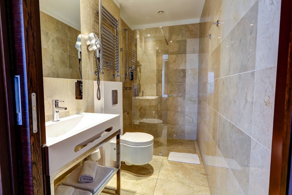 Copernicus Torun Hotel Deluxe Double Room 5