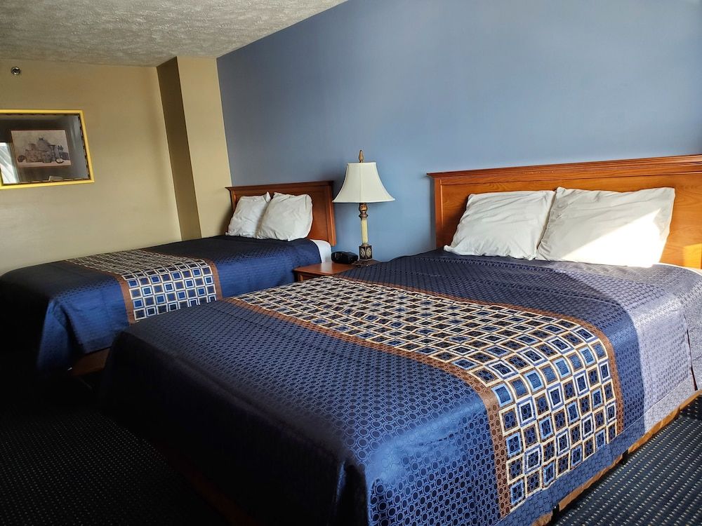 Victorian Inn Standard Double Room, 2 Queen Beds, Non Smoking 2