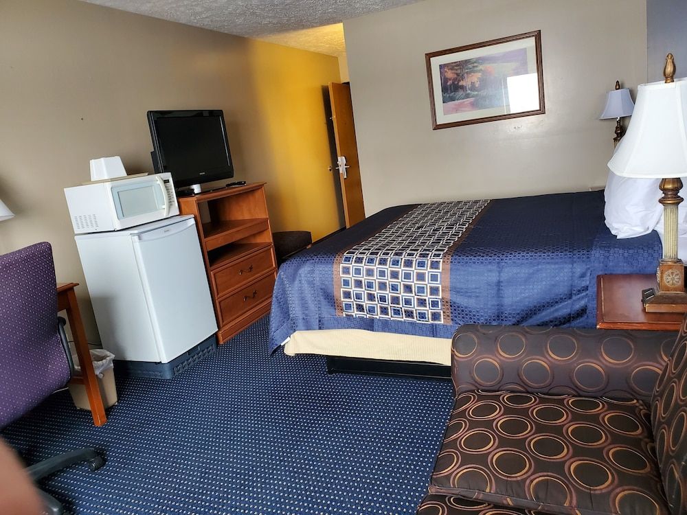 Victorian Inn Standard Single Room, 1 King Bed, Non Smoking 2