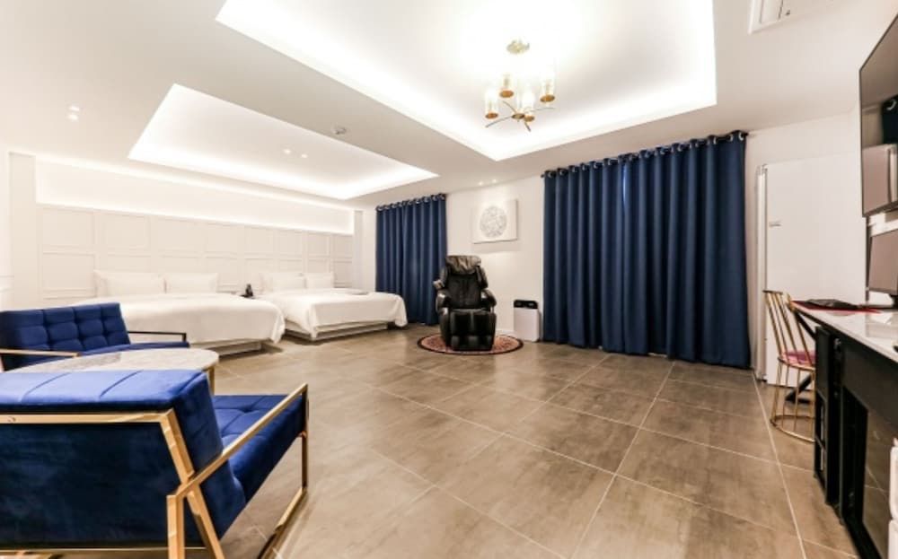 Hotel Gongju D Premium Room, River View 4