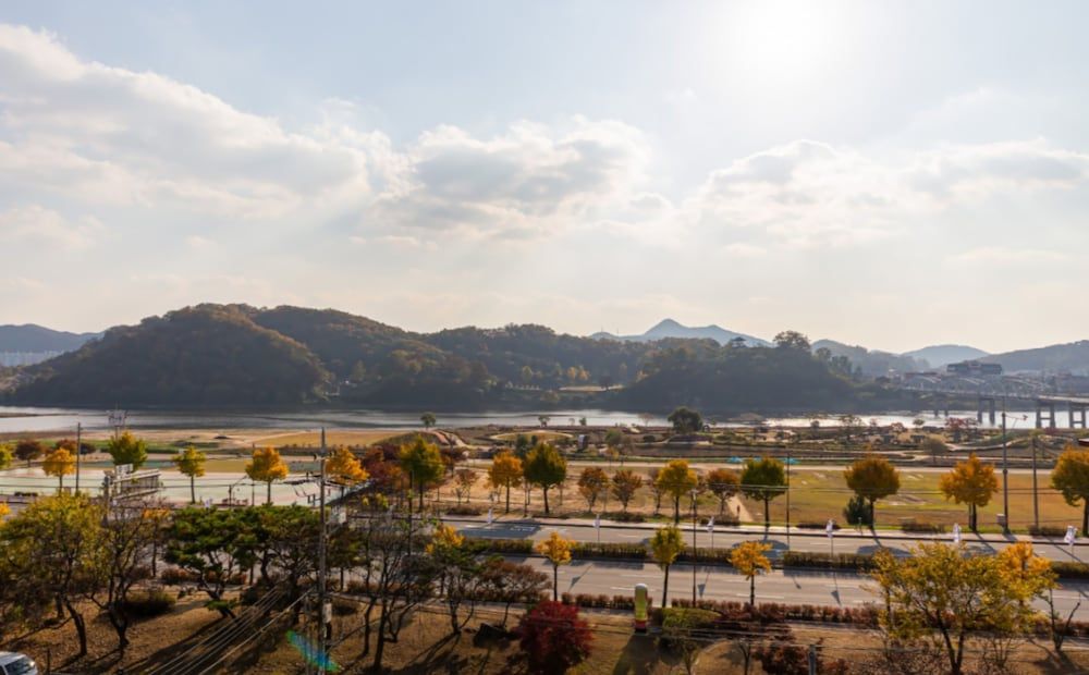 Hotel Gongju D Premium Room, River View 5