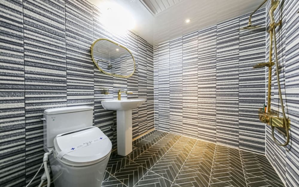 Hotel Gongju B Deluxe Room 5