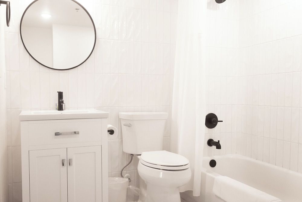 The Crazy Water Hotel Suite, 1 King Bed 2