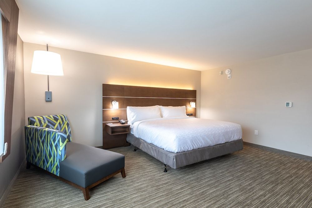 Standard Room, 1 King Bed