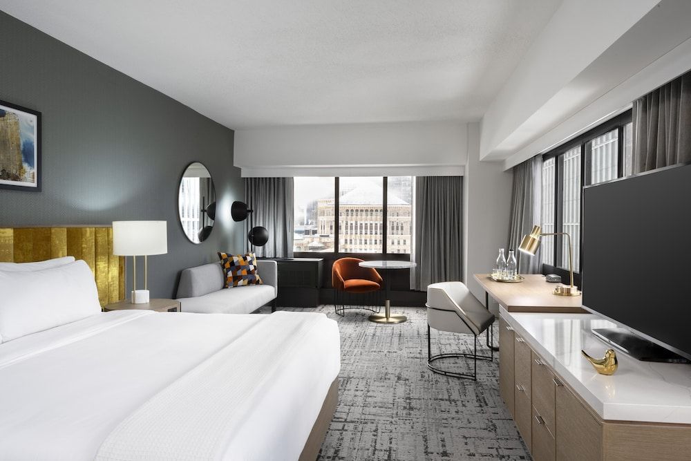 Grand Room, 1 King Bed (Chicago Skyline View)