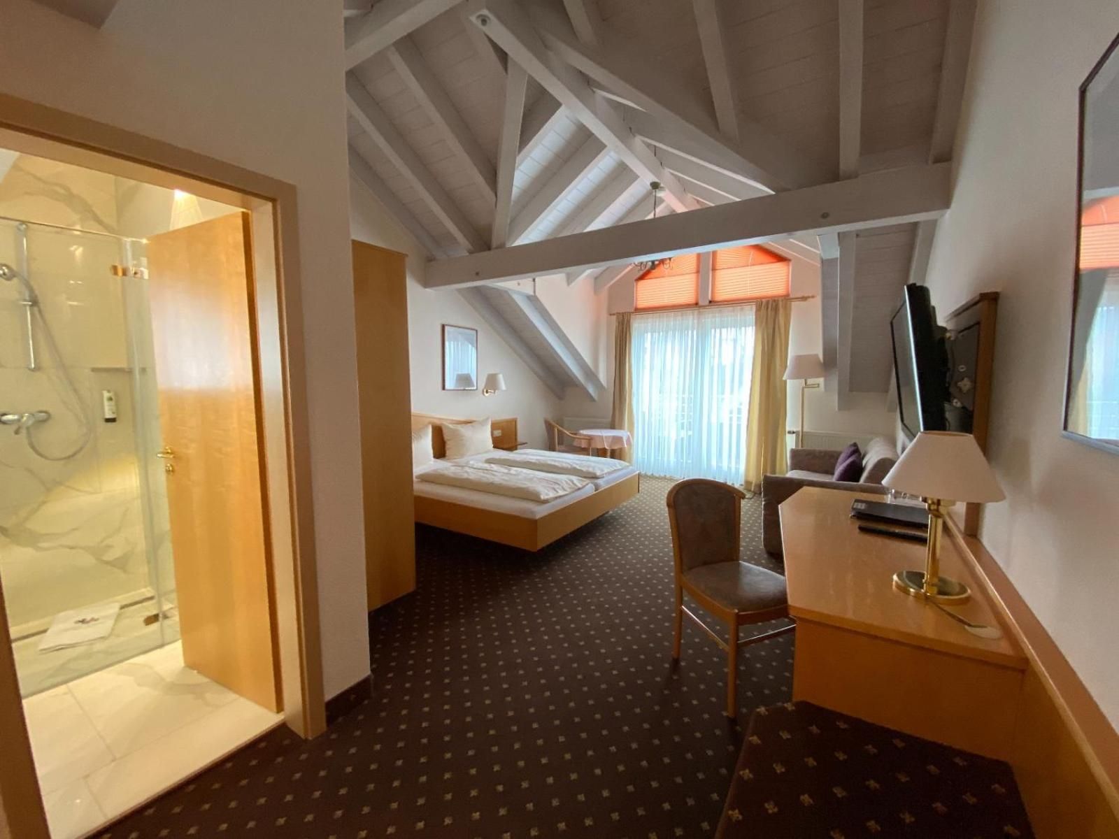 Deluxe Double Room with Balcony and Sea View