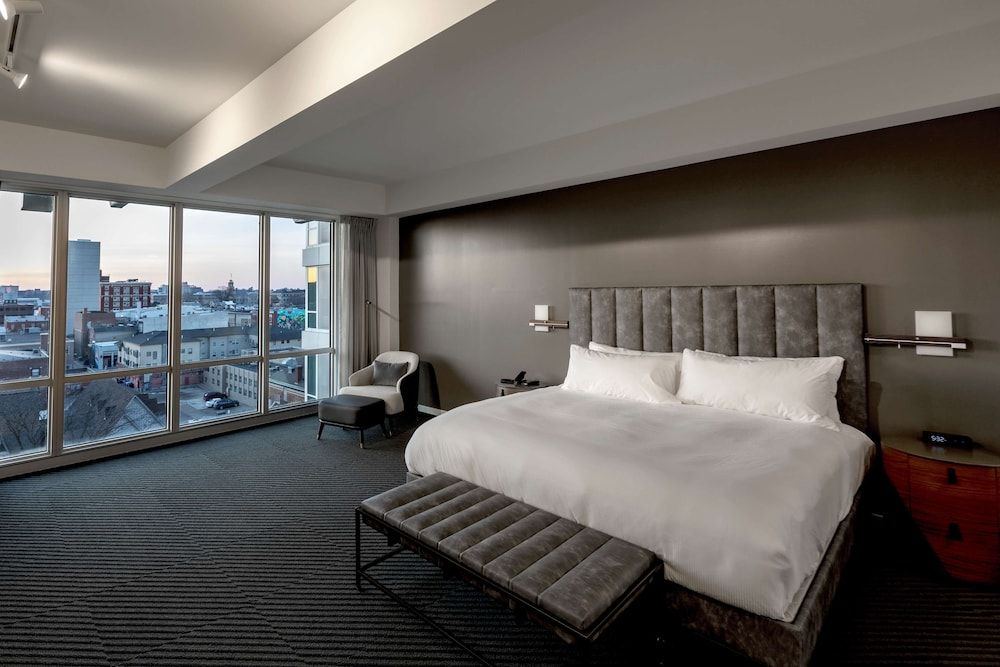 Room, 1 King Bed, Balcony