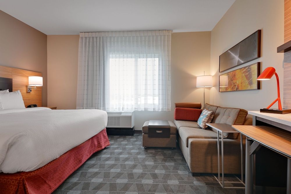 Studio, 1 King Bed with Sofa bed (Hearing Accessible)