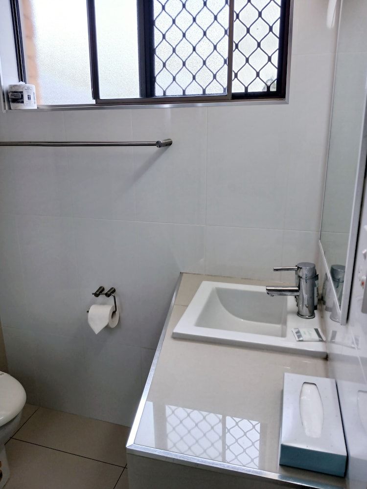 Coastal Bay Motel Coffs Harbour Family room 4