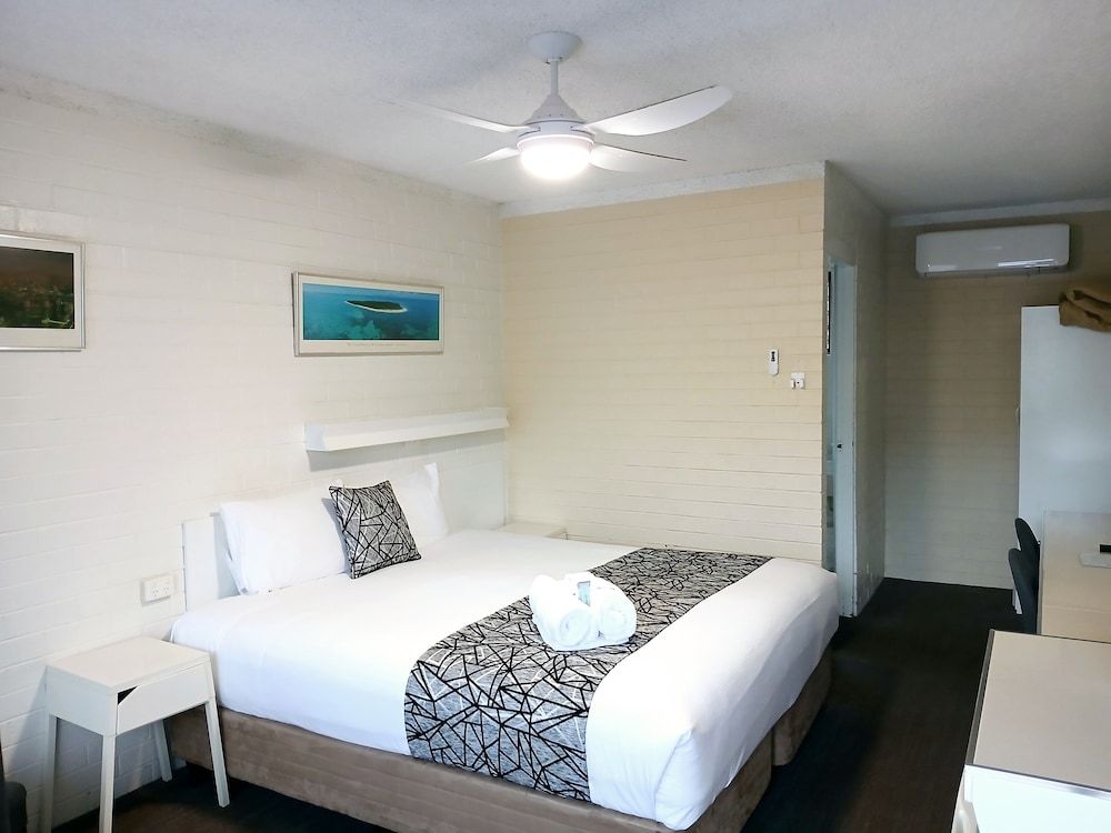 Coastal Bay Motel Coffs Harbour Queen Room 4