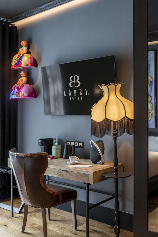 Hotel Lobby Deluxe 4