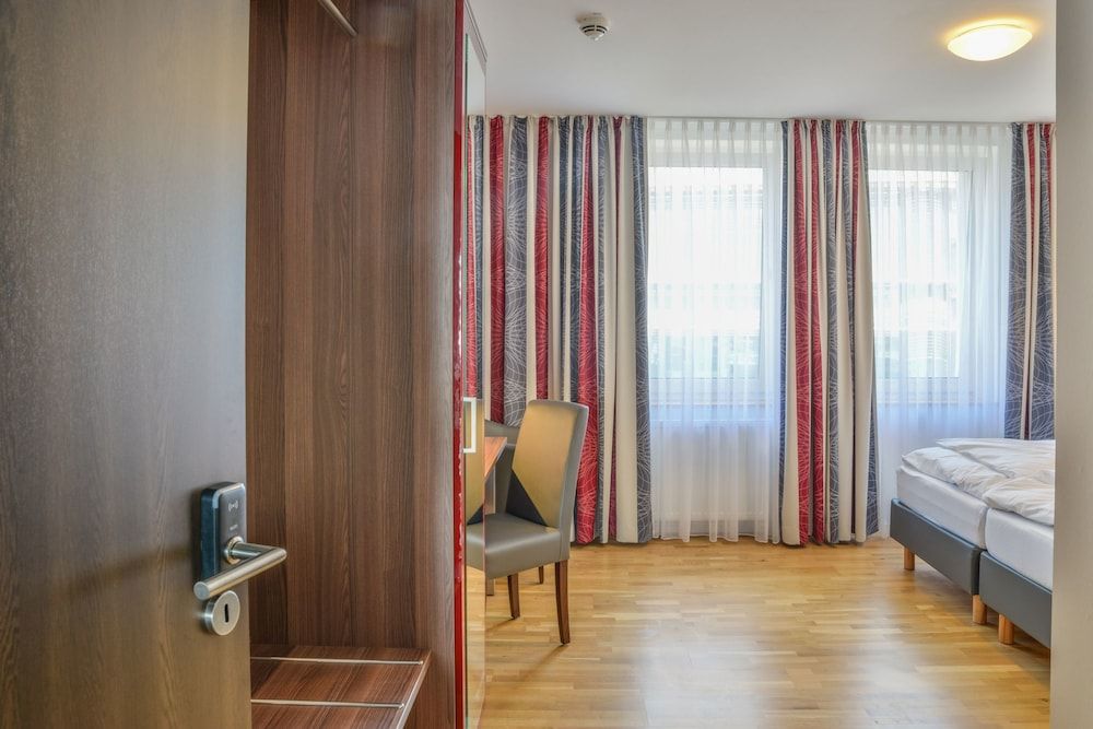 City Hotel Wetzlar Double or Twin Room 10
