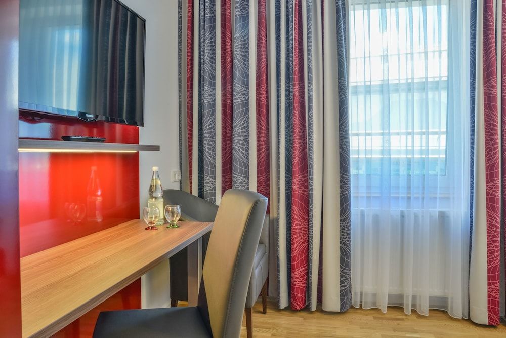 City Hotel Wetzlar Single Room 4