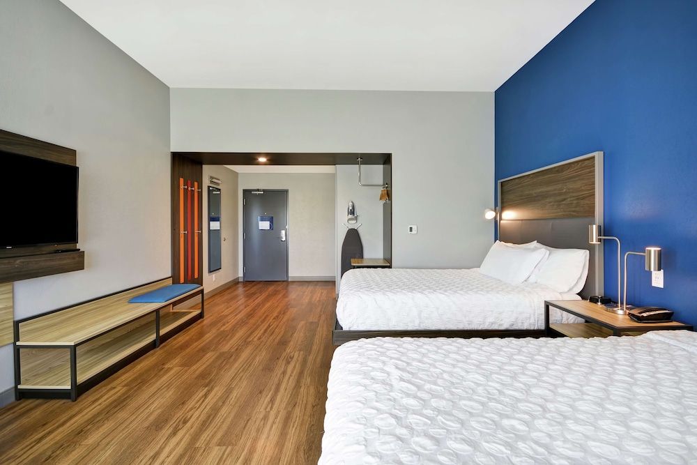 Room, 2 Queen Beds, Accessible, Bathtub (Mobility & Hearing)