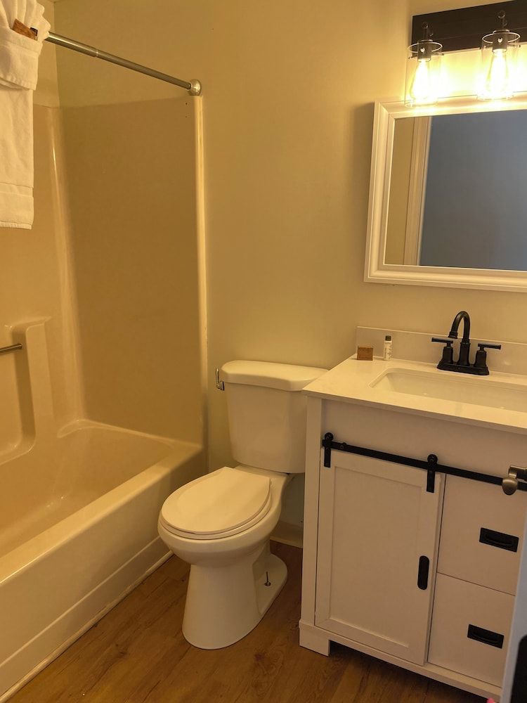 Seabreeze Motel Apartment, Kitchen (Foote Street)