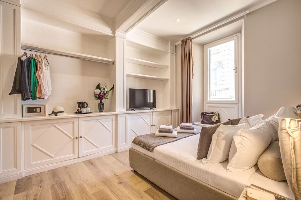 The Spanish Suite Via di Ripetta Standard Double Room 6