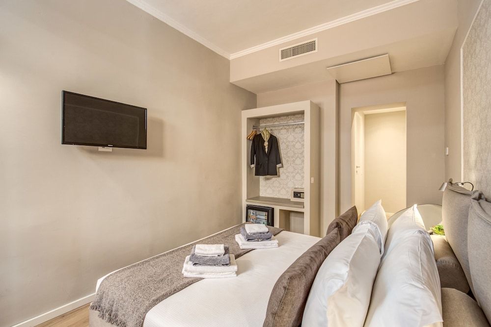 The Spanish Suite Via di Ripetta Standard Double Room 4