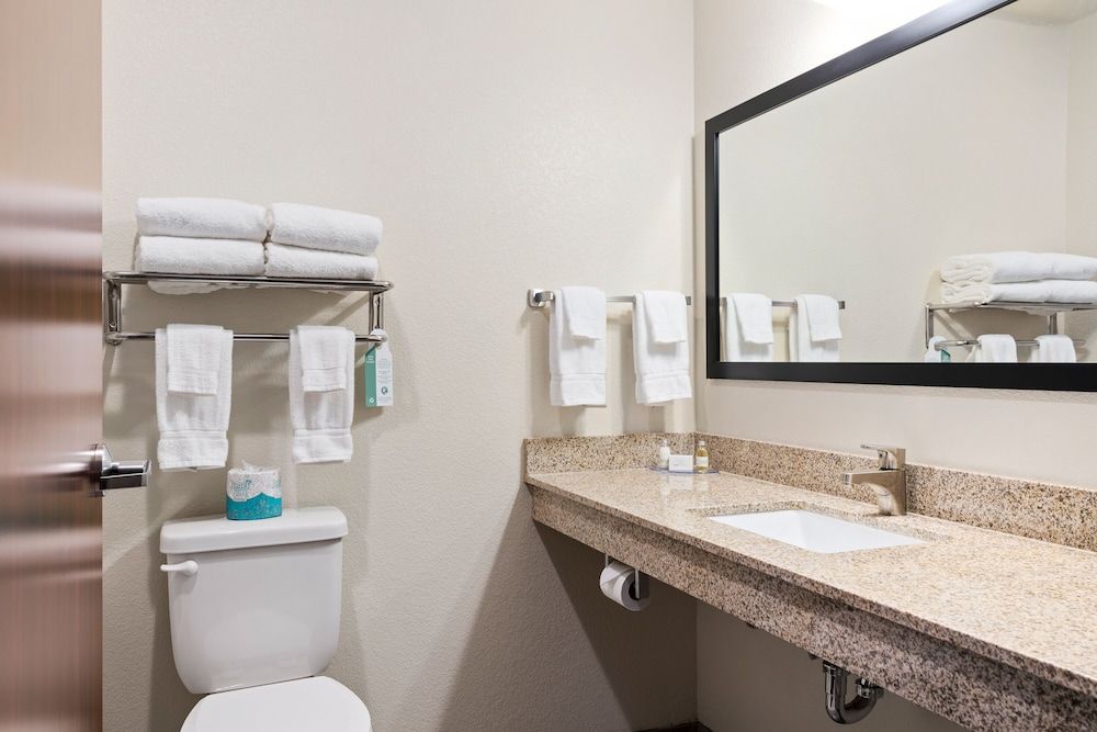 Cobblestone Inn & Suites - Yuma Room, 2 Queen Beds, Non Smoking 6