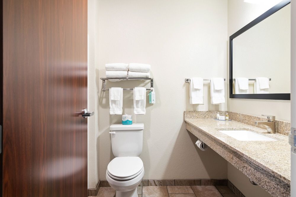 Cobblestone Inn & Suites - Yuma Room, 2 Queen Beds, Non Smoking 5