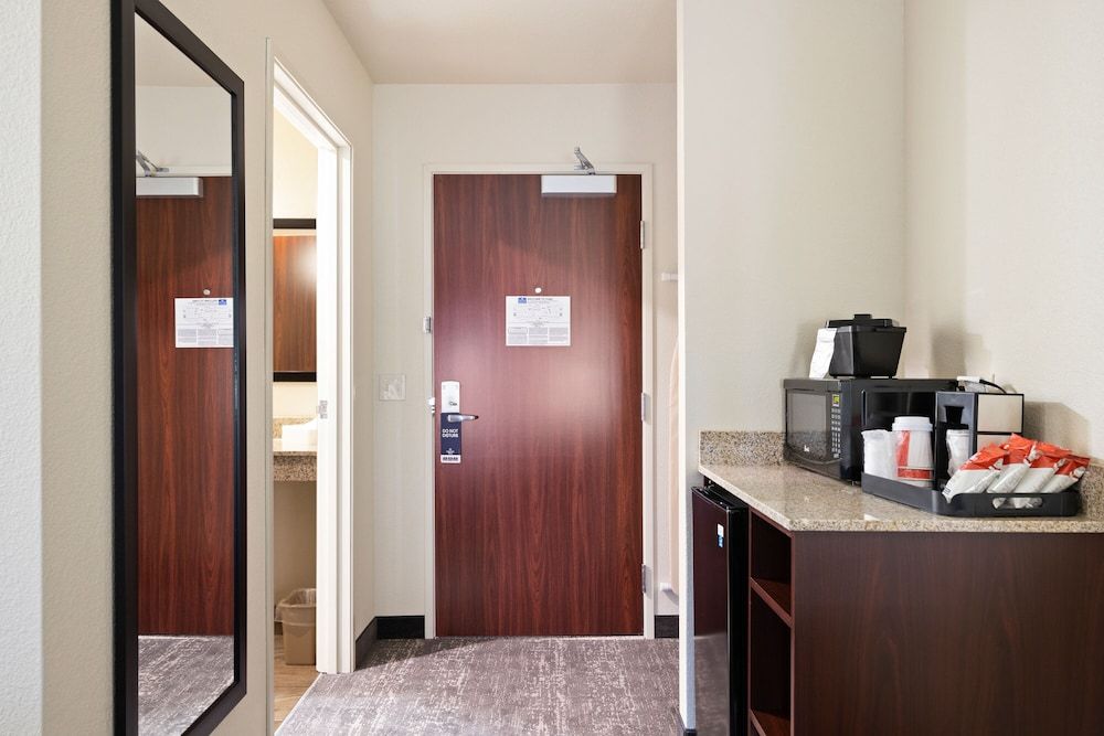 Cobblestone Inn & Suites - Yuma Room, 2 Queen Beds, Non Smoking 9