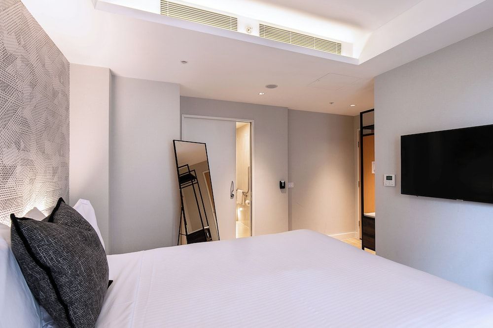 Kith Hotel Queen Room with Balcony (Accessible Facilities in Selected Rooms) 11