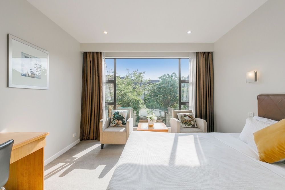 Boulevard Hotel Studio (Super King Bed) 6