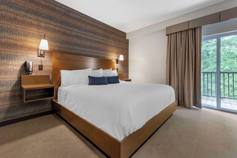 Suite, 1 King Bed, Accessible, Non Smoking