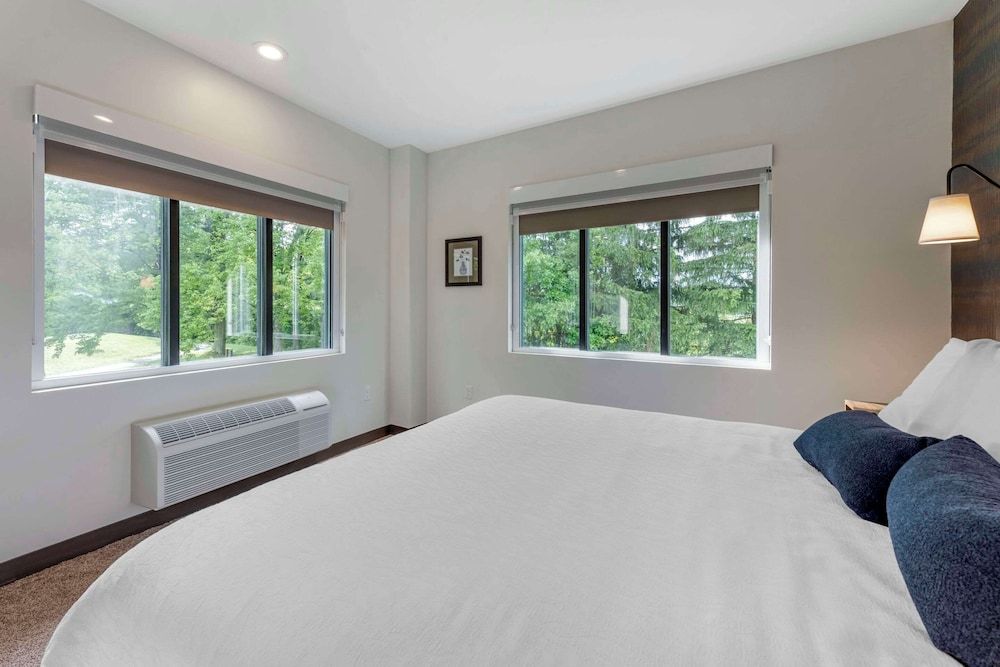 Standard Room, 1 King Bed, Non Smoking, Ground Floor