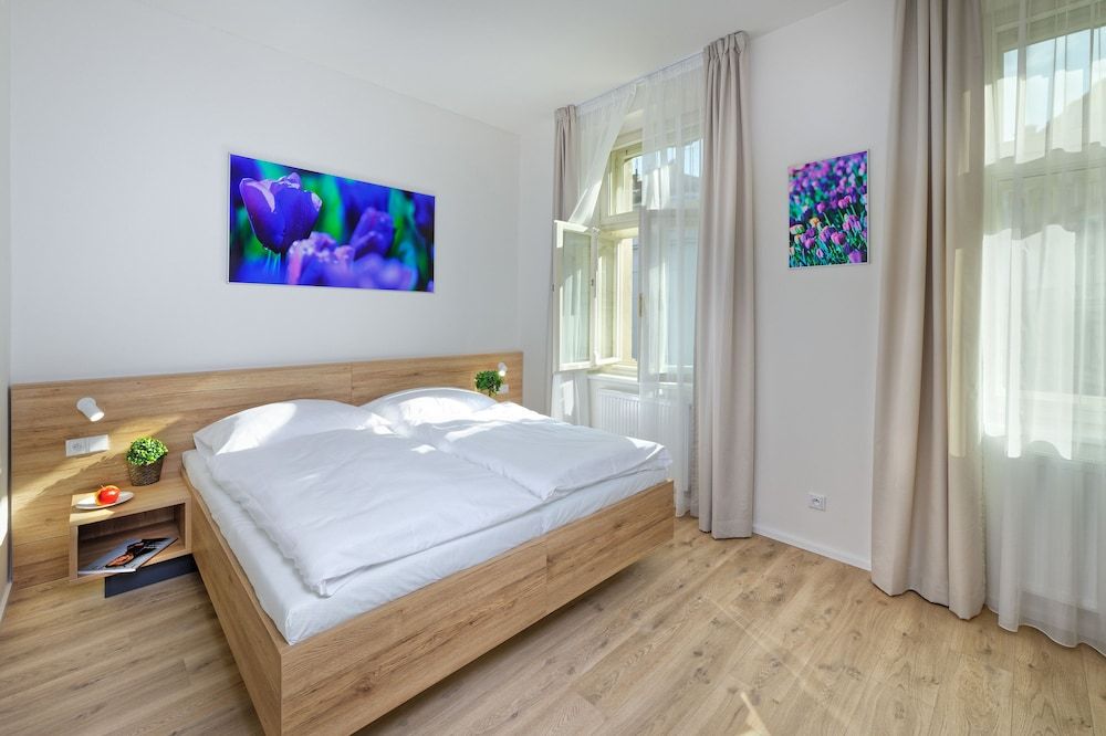 DownTown Suites Jugoslavska Double Room, 1 Queen Bed, Non Smoking, City View 2